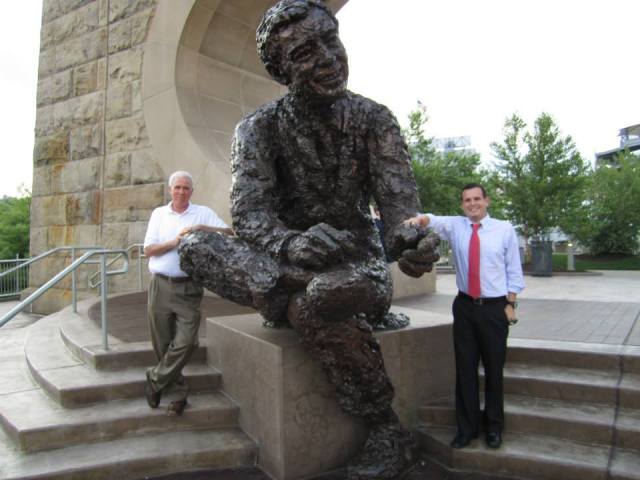 bob-and-ty-mister-rogers-statue